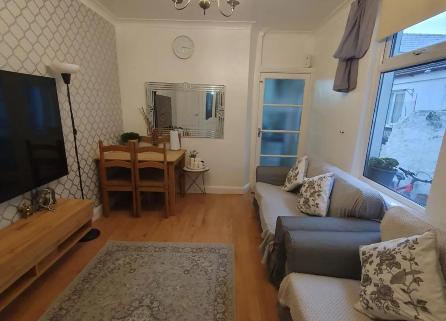 Private Room In 카디프 홈스테이